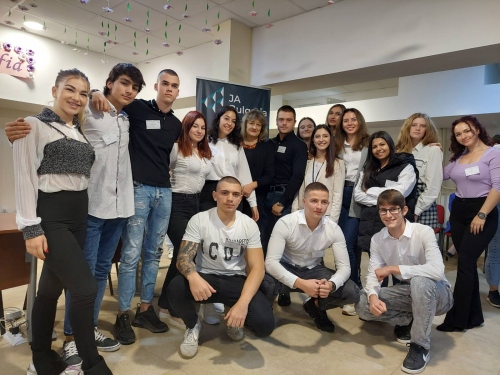 ИНОВАЦИОНЕН ЛАГЕР
108 ученици в 108. СУ „Никола Беловеждов“